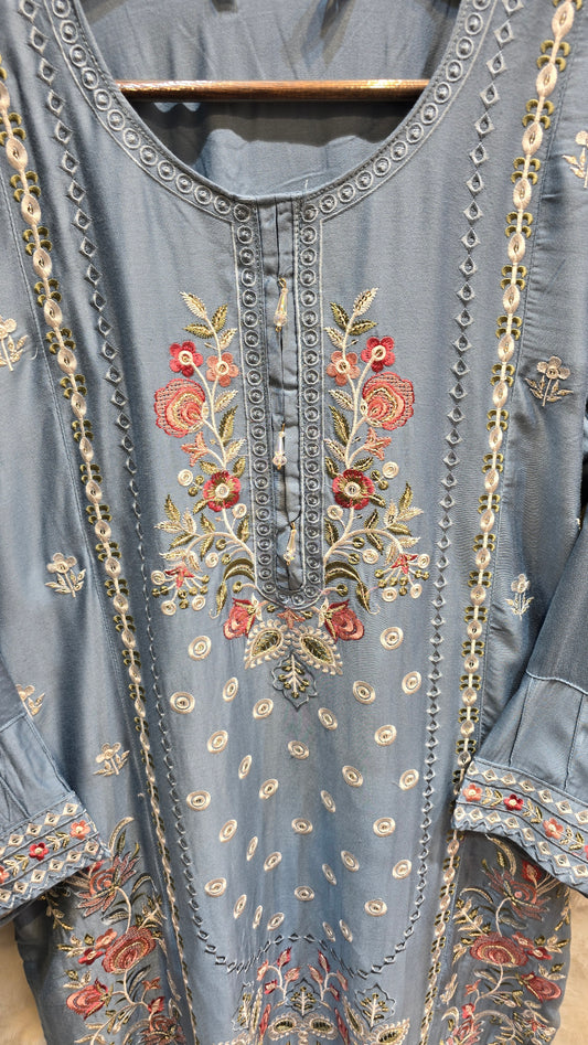 GIZA COTTON WITH MULTI EMBROIDERY AND TUSSELS ON THE NECK