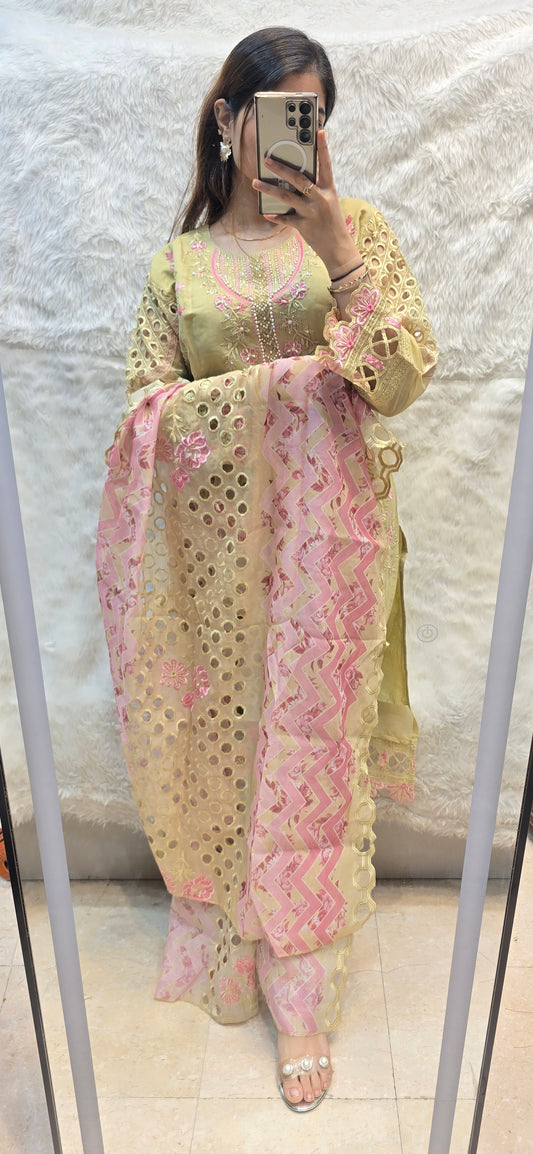 CUTWORK CHARM ( 3pc readytowear )