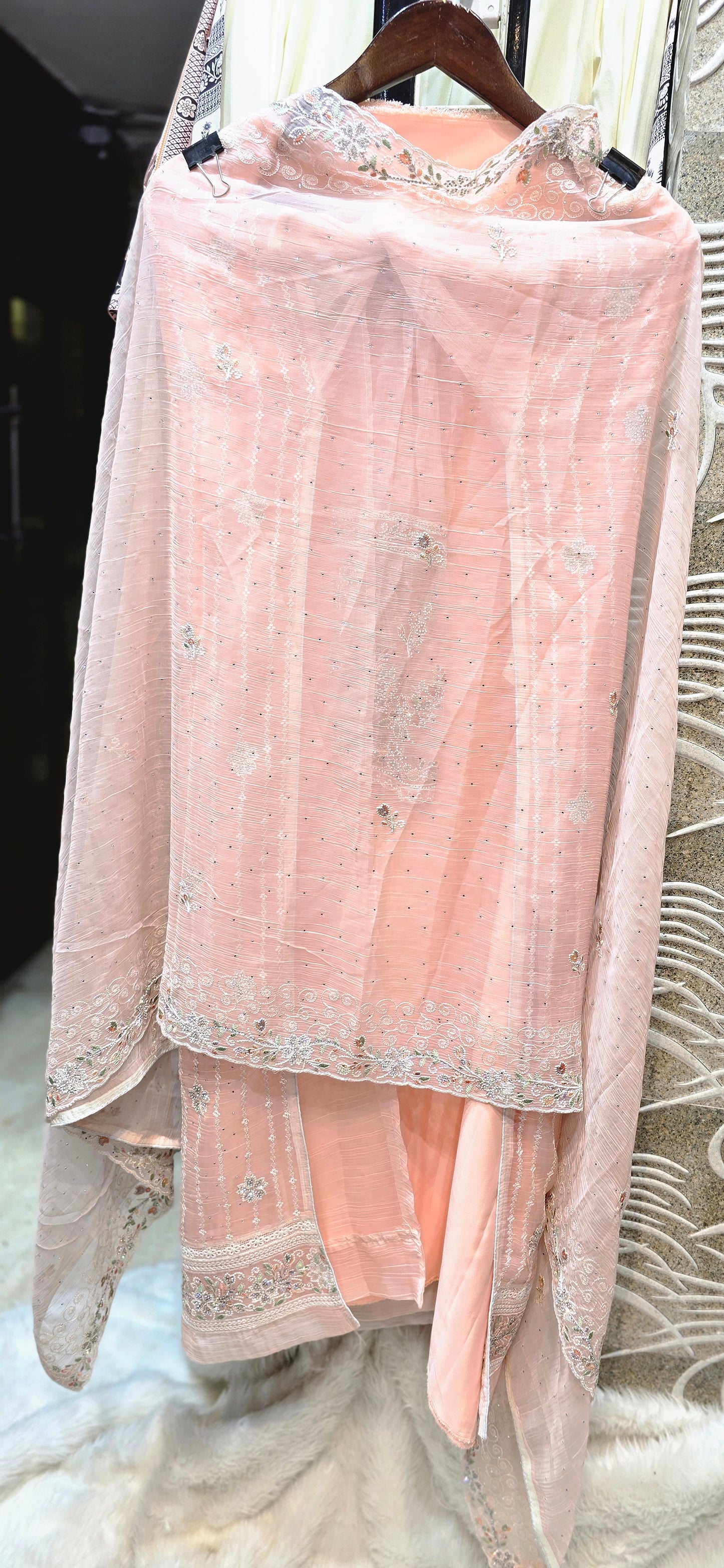 3 PC EXCLUSIVE SET UNSTITCHED WITH BEAUTIFUL HEAVY EMBROIDERY
