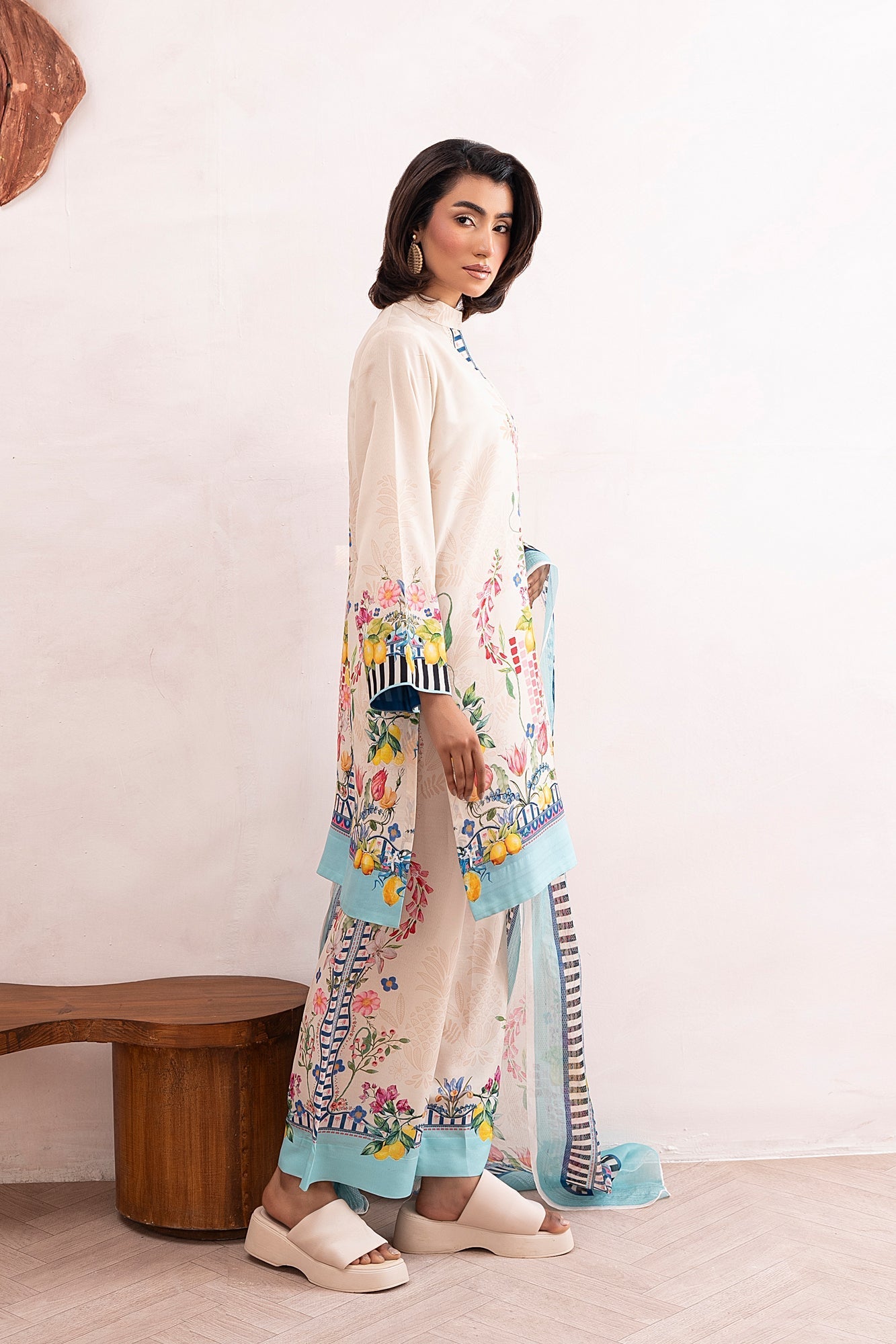 OFF WHITE FLORAL PRINTED 3 PC PAKISTANI SET WITH DUPATTA | AMINAH DESIGNS Aminah Designs