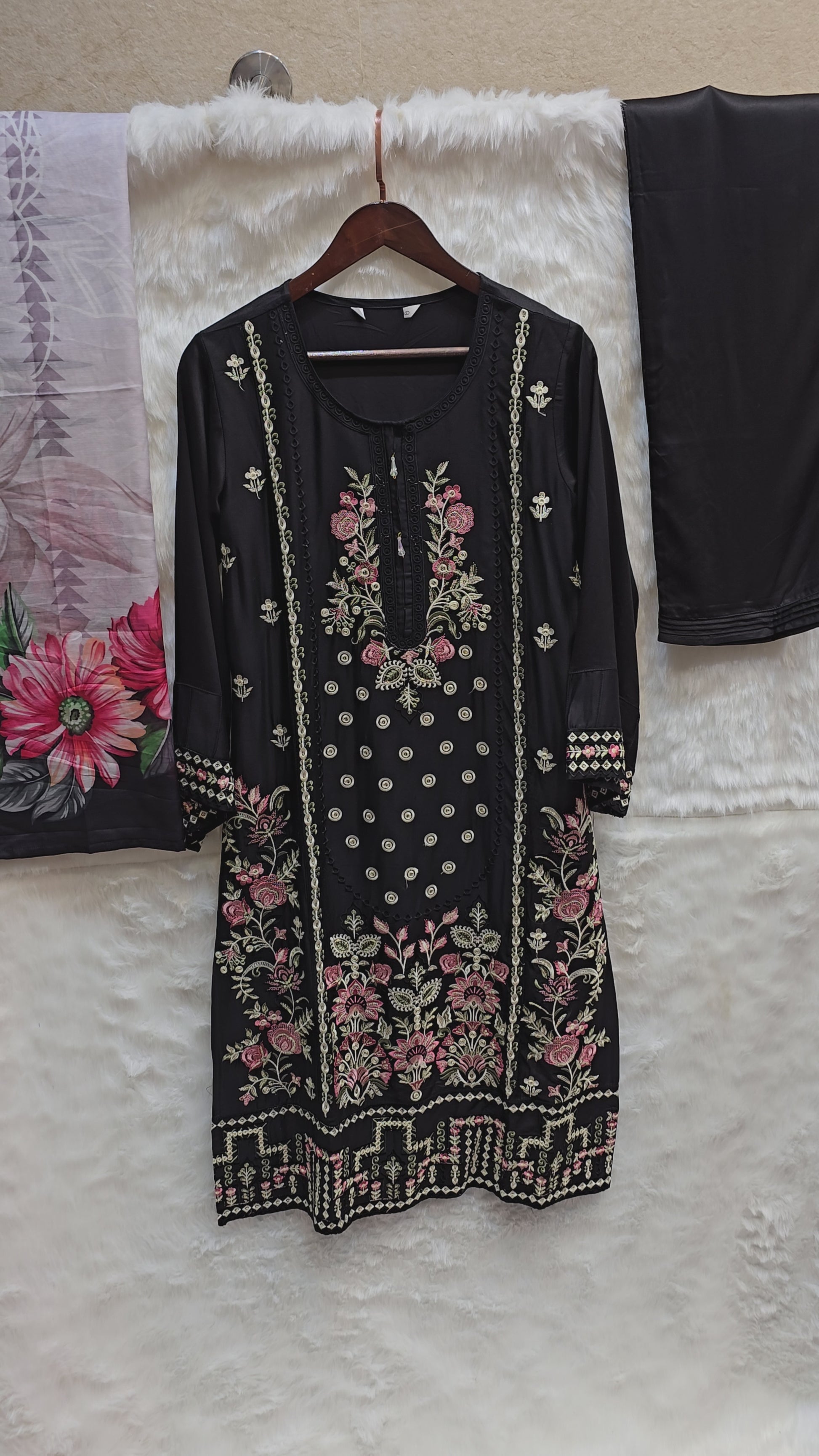 GIZA COTTON WITH MULTI EMBROIDERY AND TUSSELS ON THE NECK